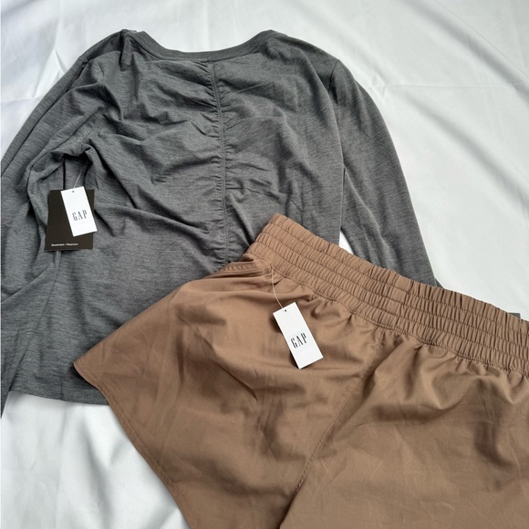 Gap fit Lot Gray Long Sleeve Top and Tan Shorts Set m nwt - Picture 2 of 3